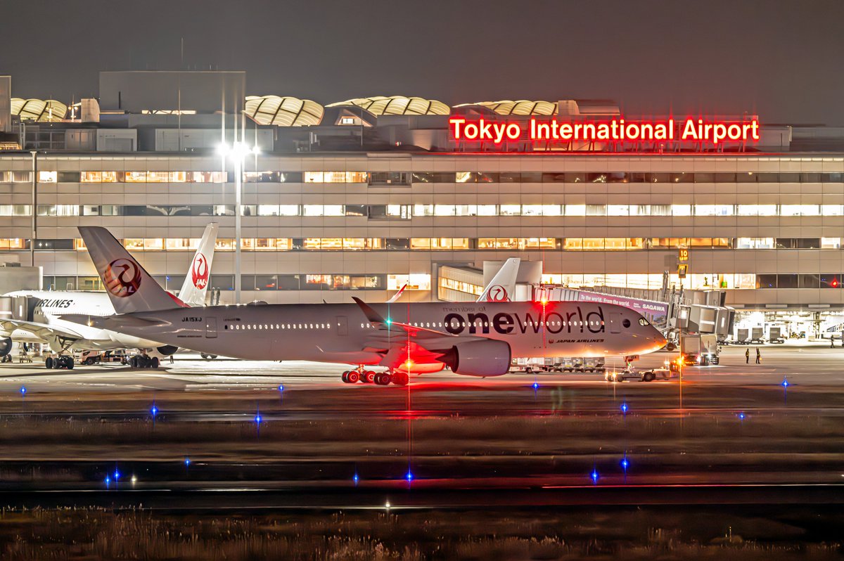 uchi_captain's tweet image. 夜のONE WORLD

＃羽田空港
＃JAL
＃A350