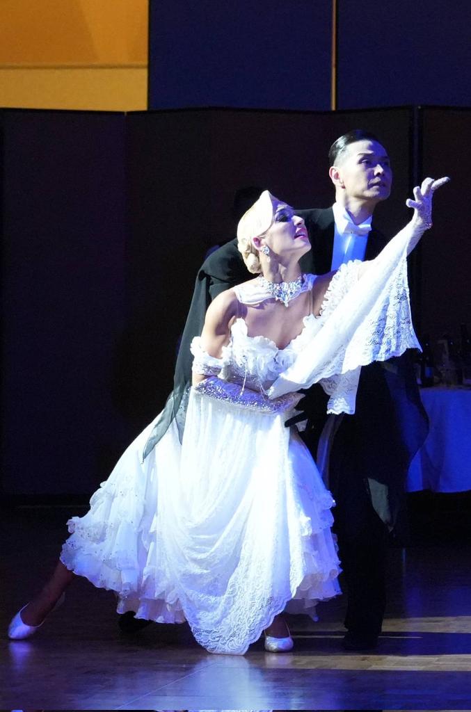 Dancesport459's tweet photo. ダンスビュウは、素晴らしい競技会や素敵な映画の話題だけでなく、地方の心温まるパーティーにもスポットをあててくれます。

訂正が1個、公式に出るそうです。
「スペシャルゲストは福田・エリザベス組と正谷・齋藤組のみでした」セグエがこれまた素晴らしかったので、あなたにだけお見せします🤭 https://t.co/vlRQVa6Cuc