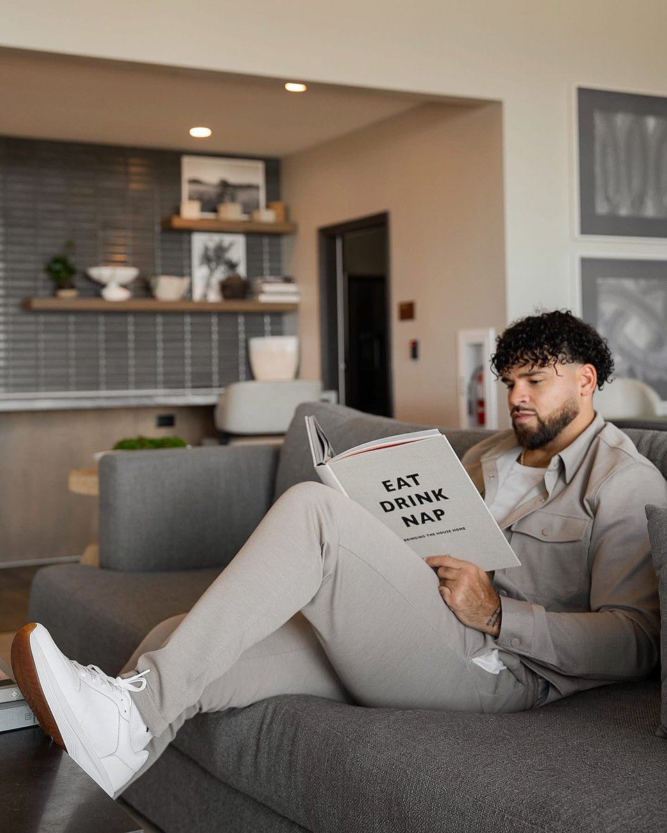 CoryWhartonoffi's tweet photo. @WeAreProvoco READ MY BOOK 📕 
EAT
DRINK
NAP 😴 https://t.co/W3U7xy9RWj