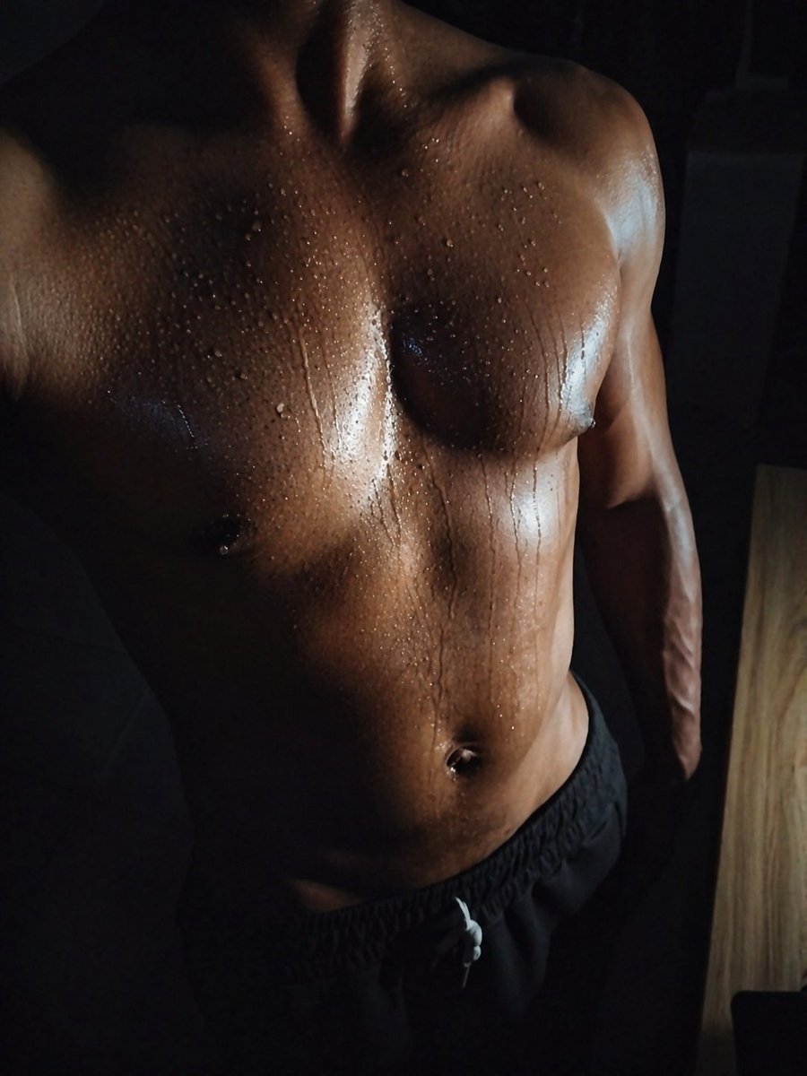 _wisdomtv's tweet photo. Bare chest..ππππππ¦π§πͺππ₯
#fitnesslord97 #wisdombottomgay #porn #nudes #lgbtqlagos https://t.co/7z8MtKfqHB