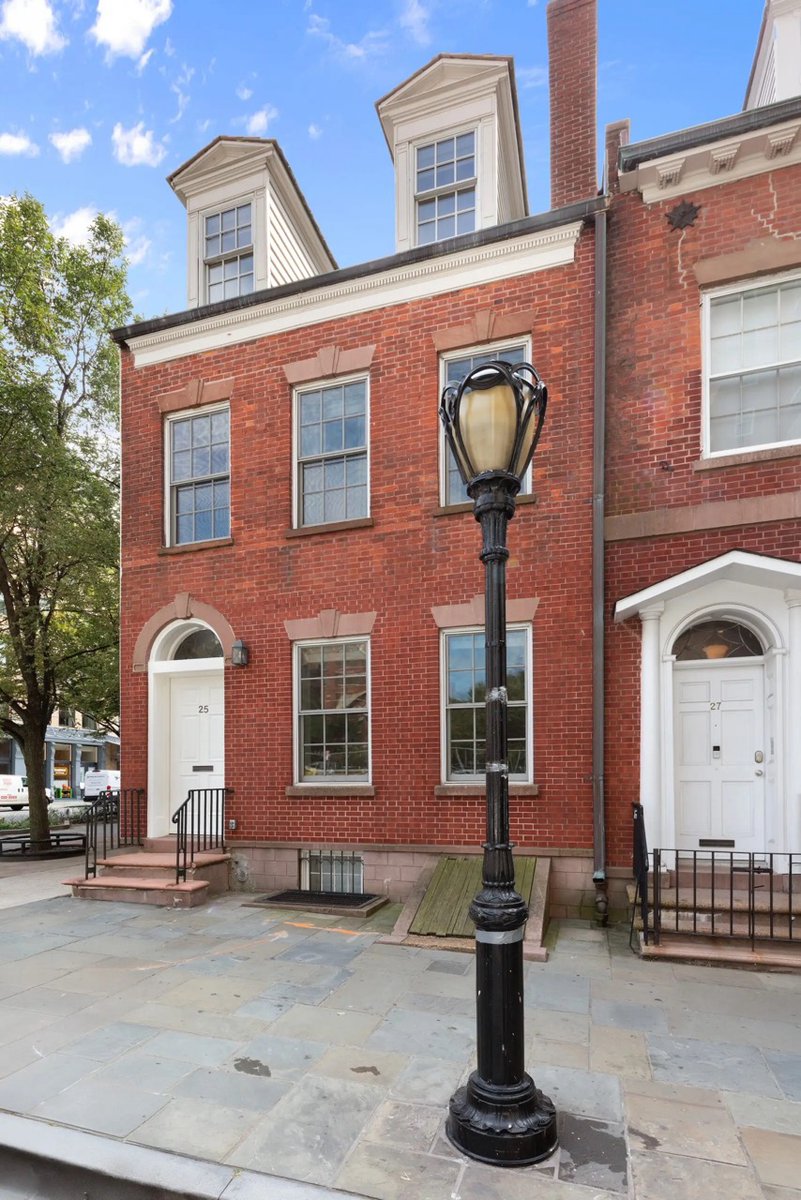 corcorangroup's tweet image. A restored 1804 #Tribeca #townhouse that survived a 1970s #demolition order by being physically moved across the block is on the market for $6.35M. ✨ See the full story on this rare piece of #Manhattanhistory on 6sqft: bit.ly/3OpDIdr 👈