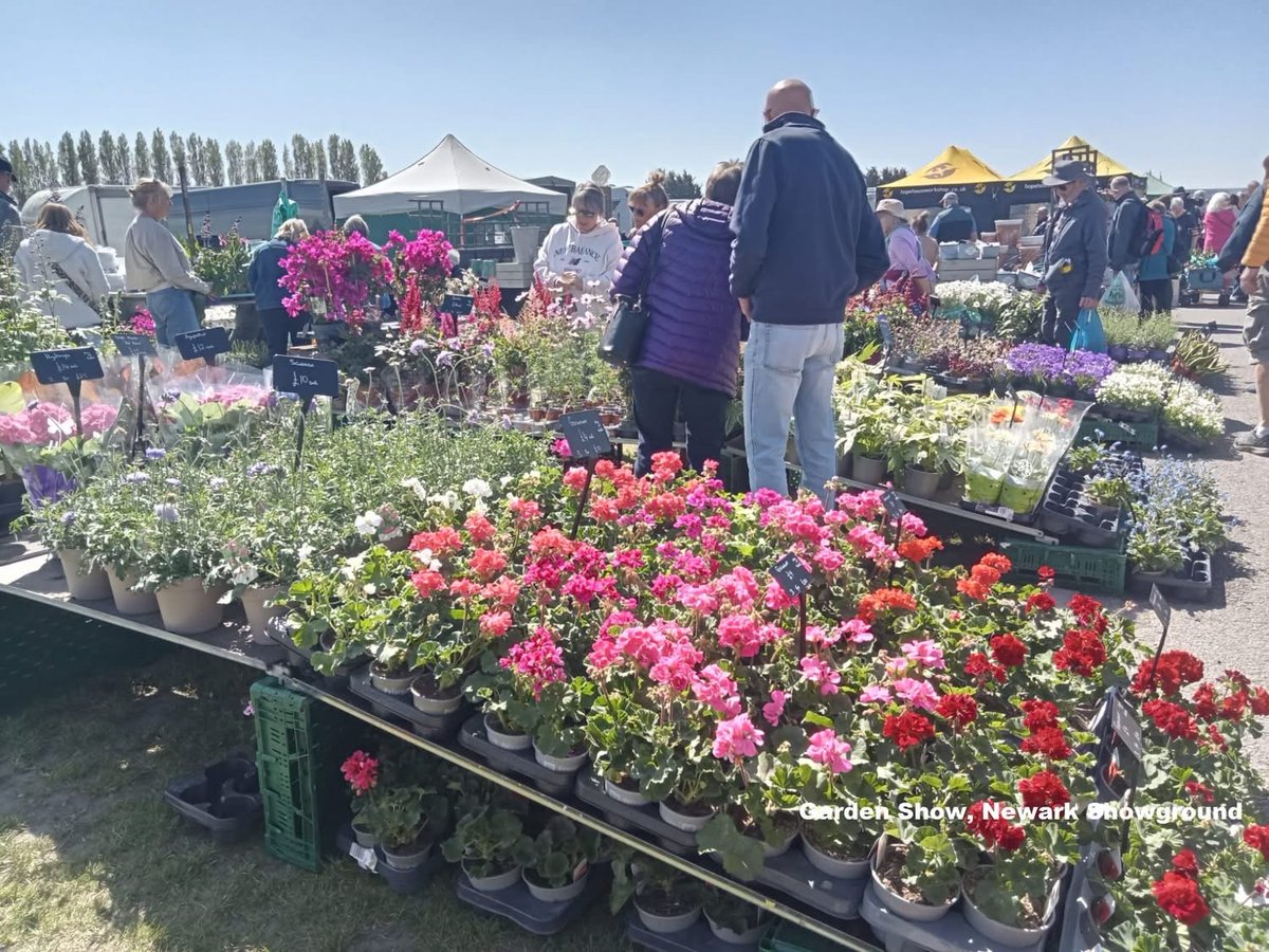 newarkfirstaid's tweet photo. A record weekend for the Newark Garden &amp; Dog Show. Huge crowds and lots of people buying...very happy traders… busy, busy and more busy. Well done to all of our teams as the heat has kept our volunteer First Aiders busy with collapses and everyday cuts, bruises and burns. https://t.co/xB2lk0cyna