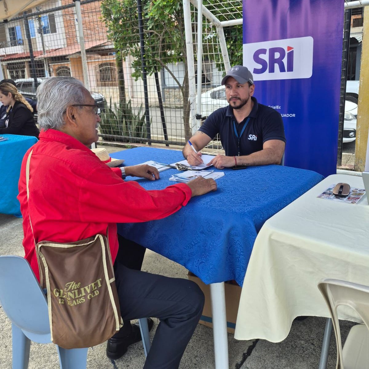 SRI Ecuador tweet media