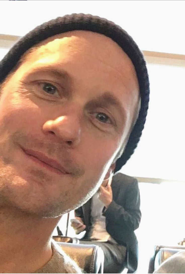 Emma ⚭ a terapeuta dos Skarsgård tweet media
