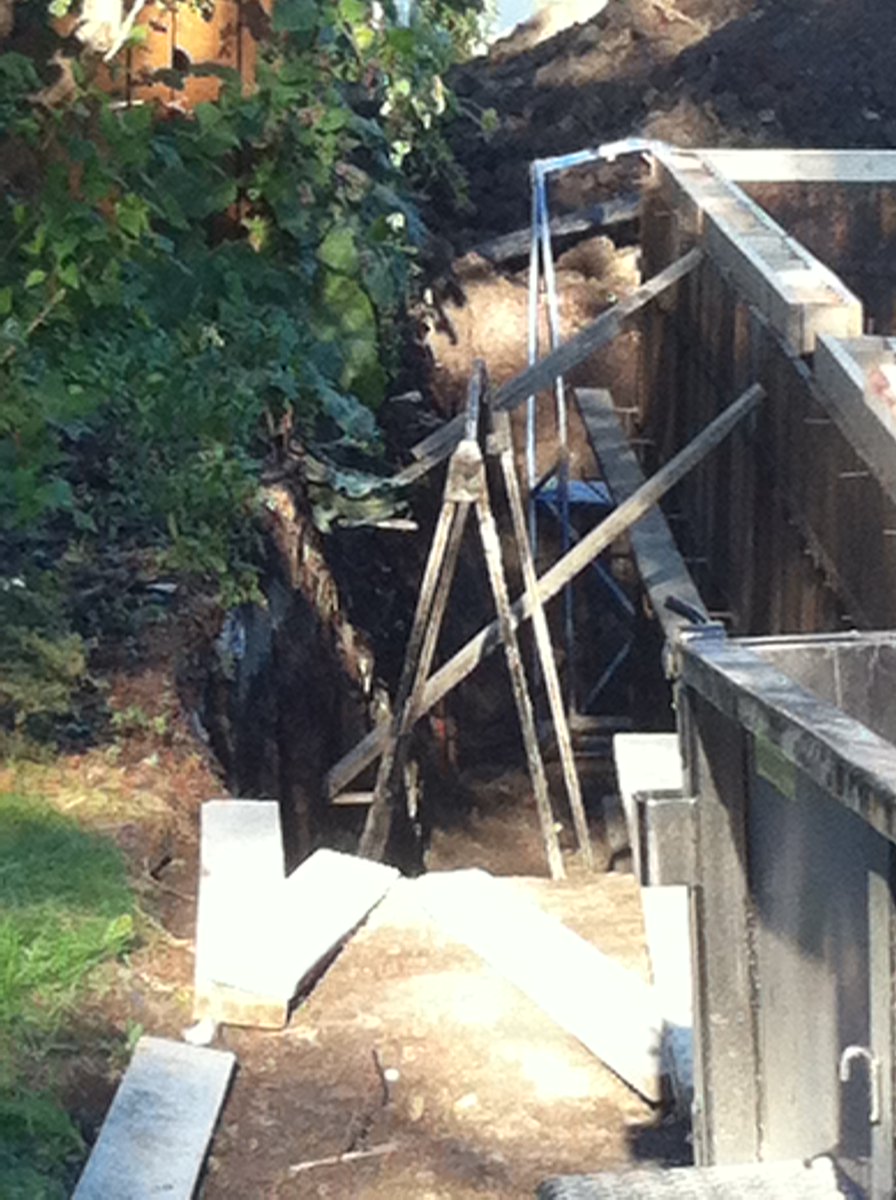 BobLigertwood's tweet image. 1940's house bought to care for my bedridden/demented 98 yr old mother
 her bdrm window at front
infill started
 no remediation
no shoring
 1 yr of terror
100' of perennial garden destroyed
 house cracked in 1/2 &amp;amp; sinks 3-8"
incl @AndrewKnack 
 everyone knew
#yeg #edmonton #yegcc