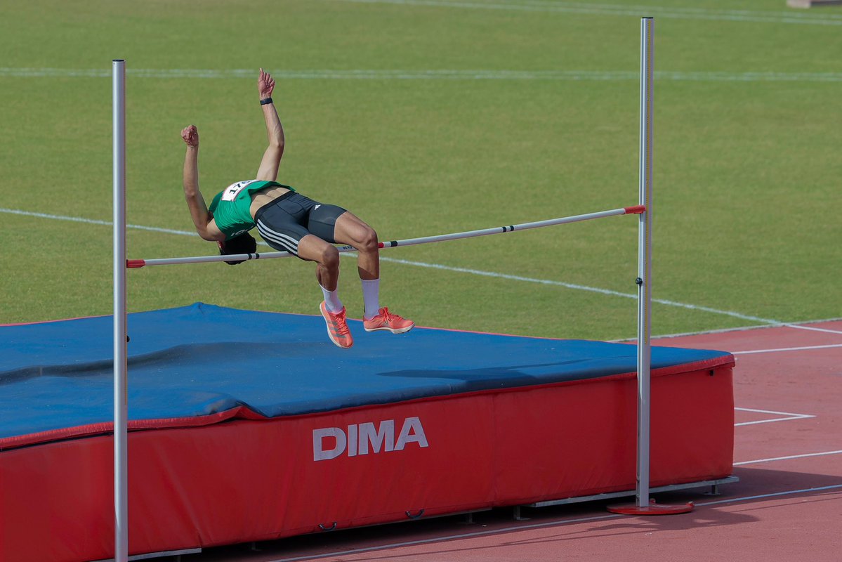 saudiathletics's tweet image. 🎥🔥 مقتطفات البطولة العربية 

أداء قوي… لحظات حاسمة… وأبطال يكتبون قصص الإنجاز 🇸🇦✨
من المضمار إلى الميدان… الحماس حاضر في كل تفصيلة 💪

#ألعاب_القوى
#SaudiAthletics
#TrackAndField