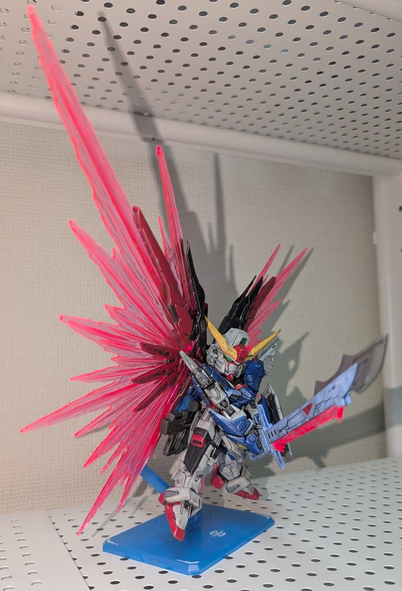 AURO_ra_7's tweet photo. MGSD デスティニーガンダム完成✨
スミ入れとウェザリング、トップコートをして終了〜
アロンダイト構えてる姿が1番好きだな
翼が大きくてボリューム感あって良い‥デスティニーカッコイイね‥！

#ガンプラ 
#ガンプラ好きと繋がりたい https://t.co/EwdjsFykcc