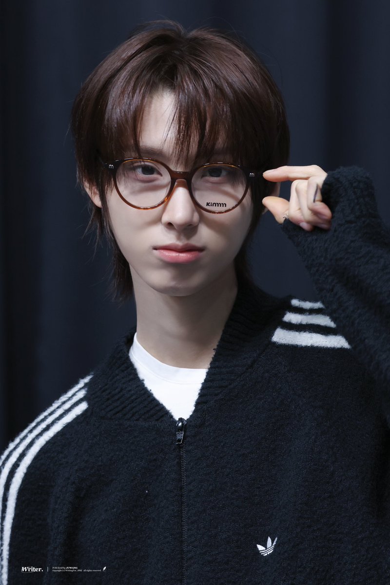 𝑾𝐫𝐢𝐭𝐞𝐫. tweet media