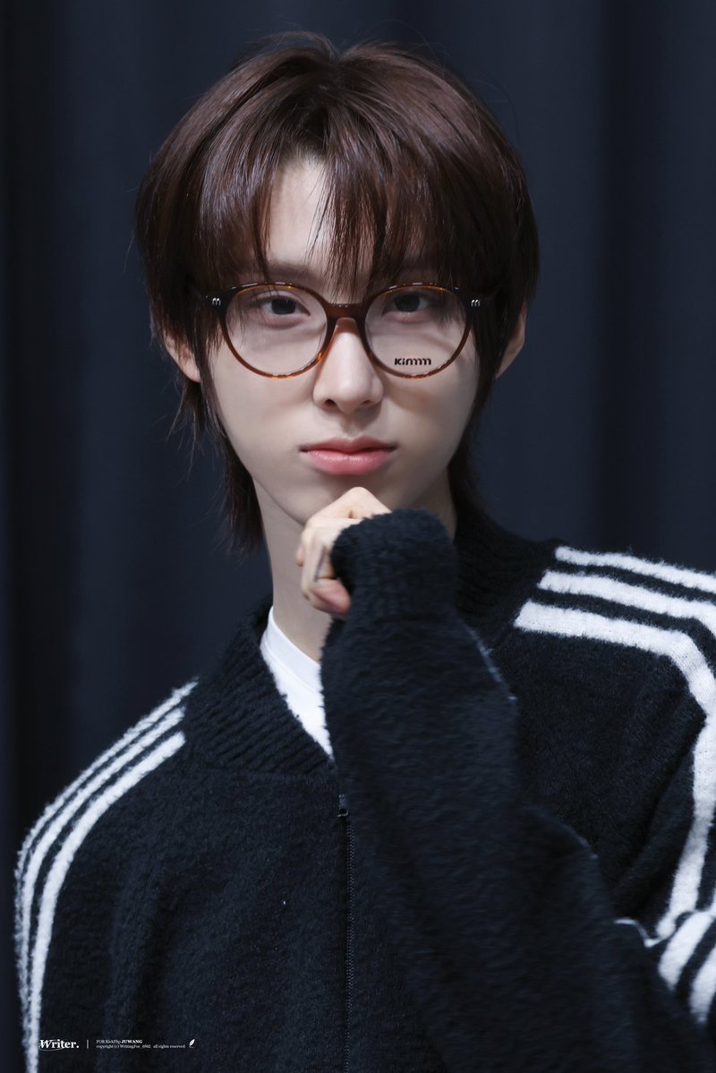 𝑾𝐫𝐢𝐭𝐞𝐫. tweet media