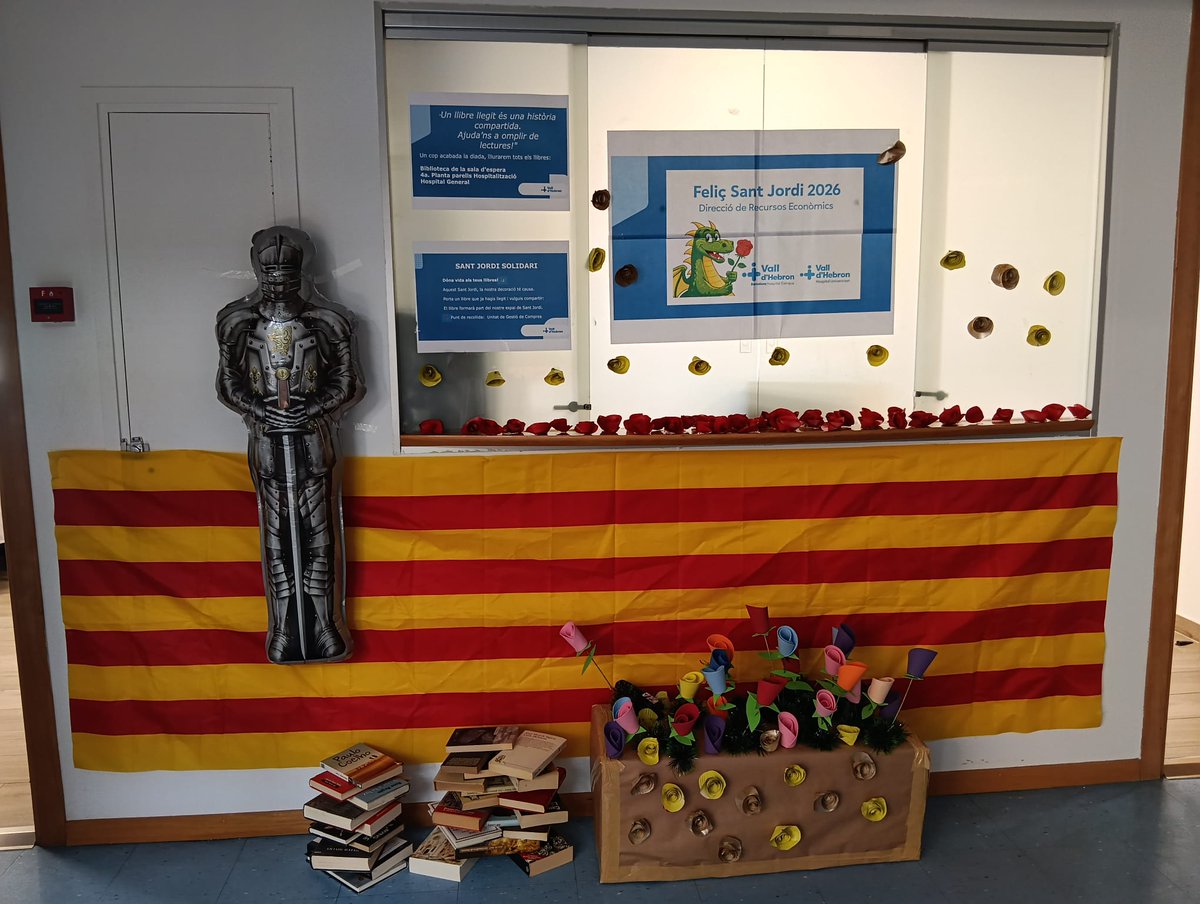 chusmorilla's tweet photo. El 2012, el meu marit va ingressar a Vall d'Hebron. L'equip que el va atendre va ser extraordinari, i en especial la Maria Rosa, infermera.
Aquest Sant Jordi li hem tornat el gest: més de 100 llibres recollits per la DRE per a la Sala de lectura Maria Rosa Ricart Olsina. Gràcies https://t.co/niiYA06kFY
