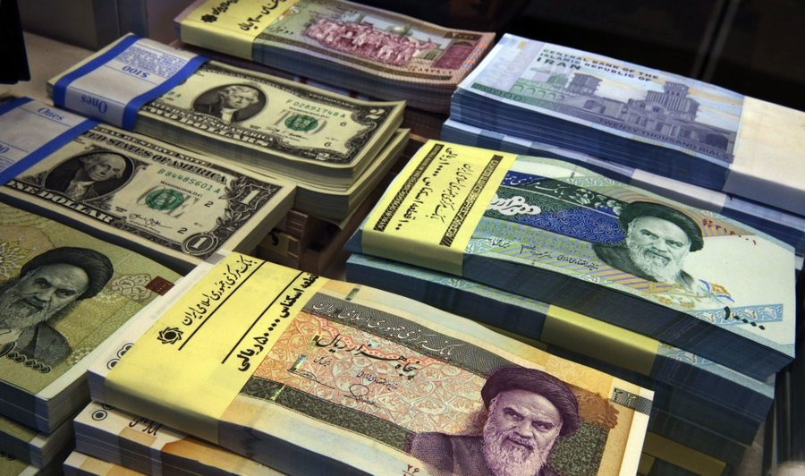 SoftWarNews's tweet photo. Iran tidak ingin tol dibayar dalam dolar AS atau yuan China

Sebuah undang-undang baru yang akan disahkan oleh parlemen Iran akan mewajibkan kapal-kapal membayar tol dalam rial Iran untuk melintasi Selat Hormuz.

Dengan langkah ini, Iran bertujuan untuk mengurangi ketergantungannya pada mata uang asing dan memperkuat mata uang nasionalnya.