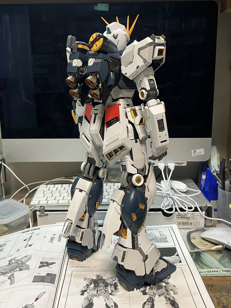 INA13137461's tweet photo. ここまで約一カ月
あとは背中のファンネルと武器類の制作
#νガンダム https://t.co/m6mHWtAhPt
