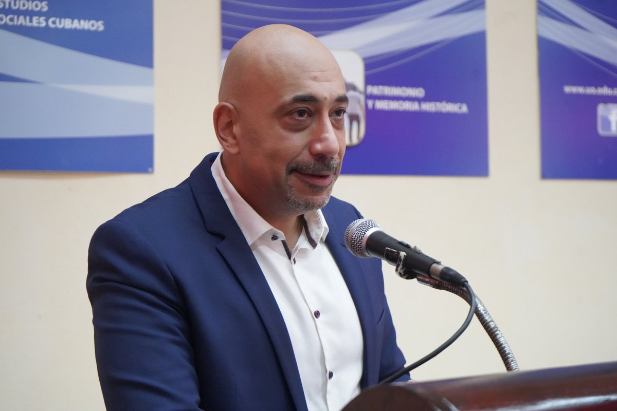 UOCuba's tweet photo. Este miércoles la UO tuvo el honor de acoger al Excmo. Sr. Sherif Reda Ahmed Shehat, Embajador Extraordinario y Plenipotenciario de la República Árabe de Egipto, quien compartió con nuestra comunidad universitaria en un encuentro de gran valor académico y cultural. https://t.co/qT7Y2Klasx