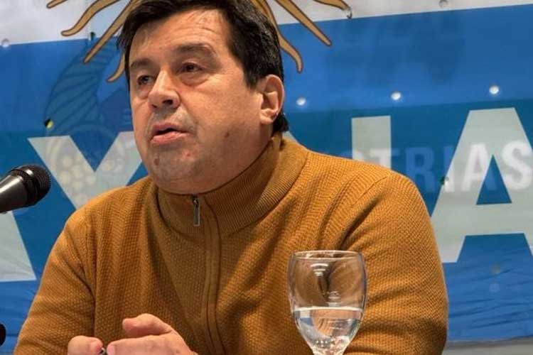 elcomercioline's tweet photo. 💣 “Este gobierno no moderniza, PRECARIZA y nos lleva 100 años atrás”

Sergio Escalante (STIA) no se guardó nada: confirmó que la CGT marcha por el Día del Trabajador y lanzó munición pesada contra el Gobierno.

📌 La nota completa acá:
 https://t.co/7RrvSAhWVz https://t.co/W0t1Qakohd