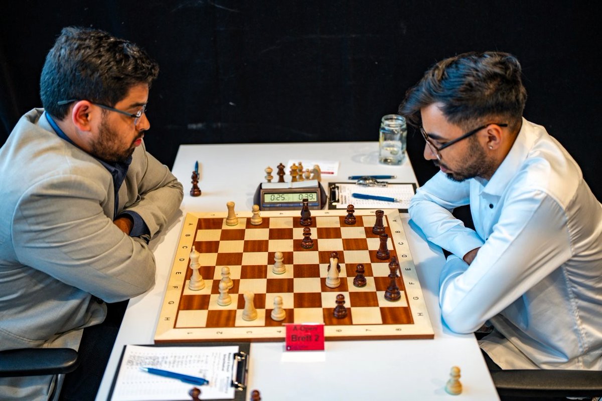 CheckmateDaily's tweet image. Tobias Kolb, Harshit Raja and Oliver Stork share first place at 1st Maasch and Kirsch Schachfestival 2026

Top
🥇FM Tobias Kolb🇩🇪, GM @HarshitRaja1 🇮🇳 and IM Oliver Stork🇩🇪 4/5

📷Official site

#Chess #CheckmateDaily #Burghausen #Germany #India