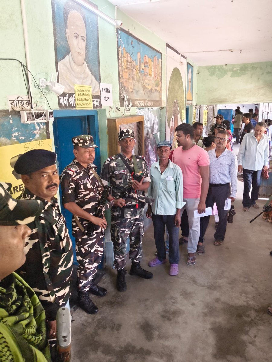08_ssb's tweet photo. दिनांक 29/04/26 को पश्चिम बंगाल विधानसभा चुनाव-26 के द्वितीय चरण में 8bn SSB, खपरैल के चुनाव कंपनी 737(एफ) के द्वारा "सेवा, सुरक्षा और बंधुत्व" के आदर्शों पर चलते हुए लोकतंत्र के इस महापर्व को सुरक्षित, शांतिपूर्ण, निष्पक्ष और सुव्यवस्थित बनाने हेतु पूर्ण समर्पण के साथ तैनात हैं। https://t.co/D0EFQZ1nwt