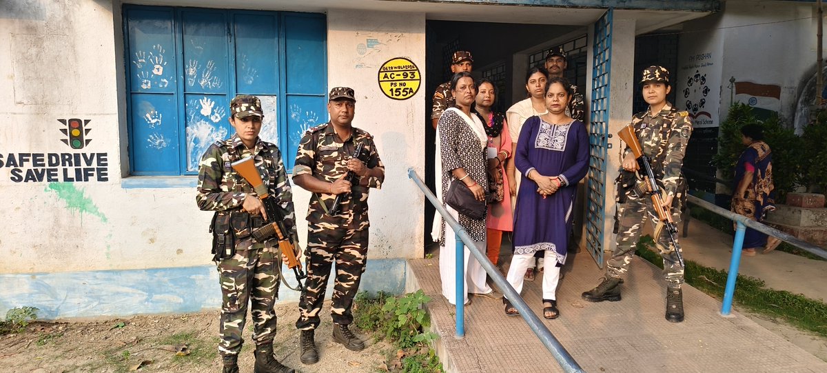 08_ssb's tweet photo. दिनांक 29/04/26 को पश्चिम बंगाल विधानसभा चुनाव-26 के द्वितीय चरण में 8bn SSB, खपरैल के चुनाव कंपनी 737(एफ) के द्वारा "सेवा, सुरक्षा और बंधुत्व" के आदर्शों पर चलते हुए लोकतंत्र के इस महापर्व को सुरक्षित, शांतिपूर्ण, निष्पक्ष और सुव्यवस्थित बनाने हेतु पूर्ण समर्पण के साथ तैनात हैं। https://t.co/D0EFQZ1nwt