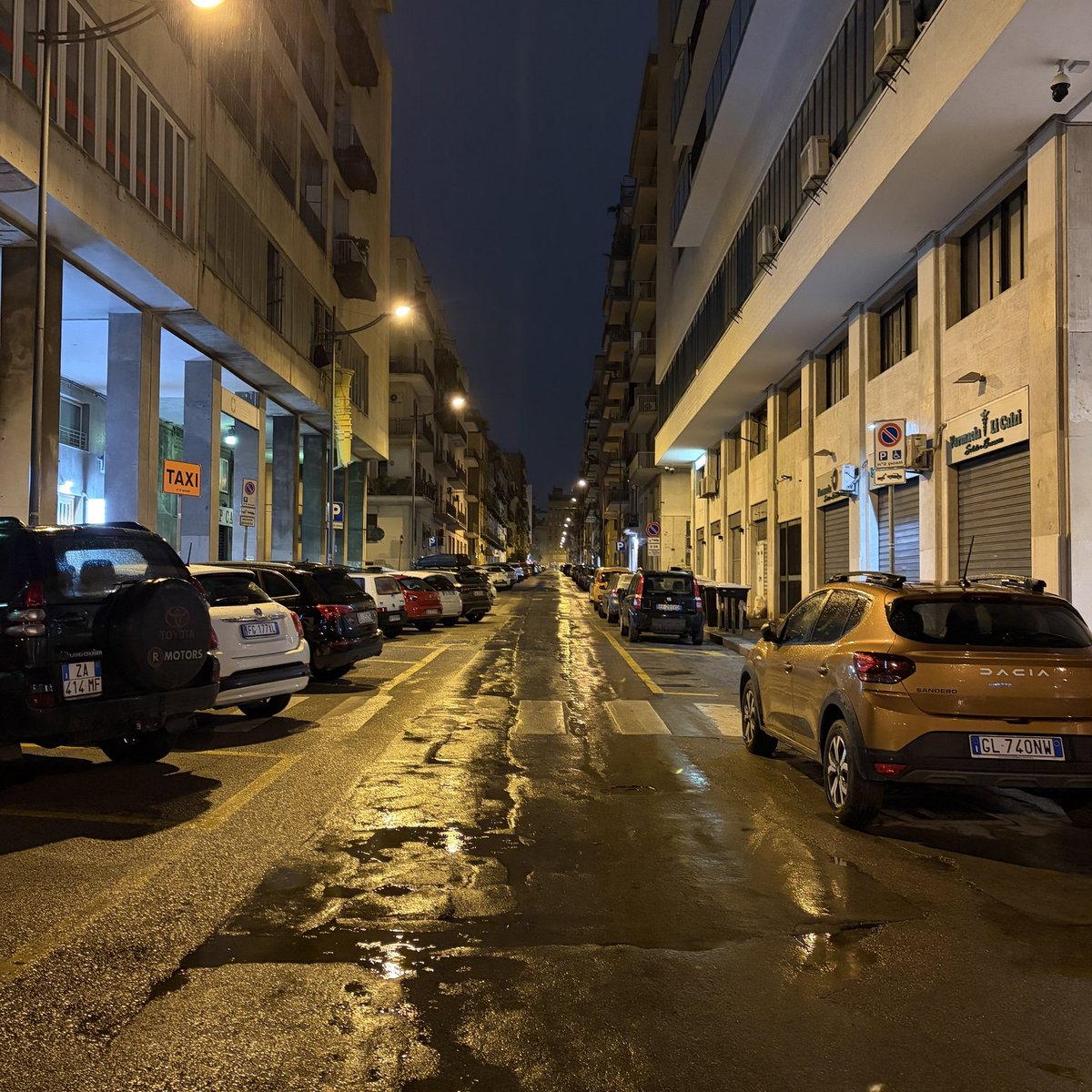 MikeruGOTV's tweet image. Palermo, corazón vibrante de Sicilia, mezcla historia árabe-normanda, mercados llenos de vida y playas mediterráneas. Cultura, sabor y caos encantador en cada rincón. 🌴✨

#Palermo #Sicilia #Italia #Mediterraneo #Travel #Viajar #Foodie #Historia #Europa #Cruceros