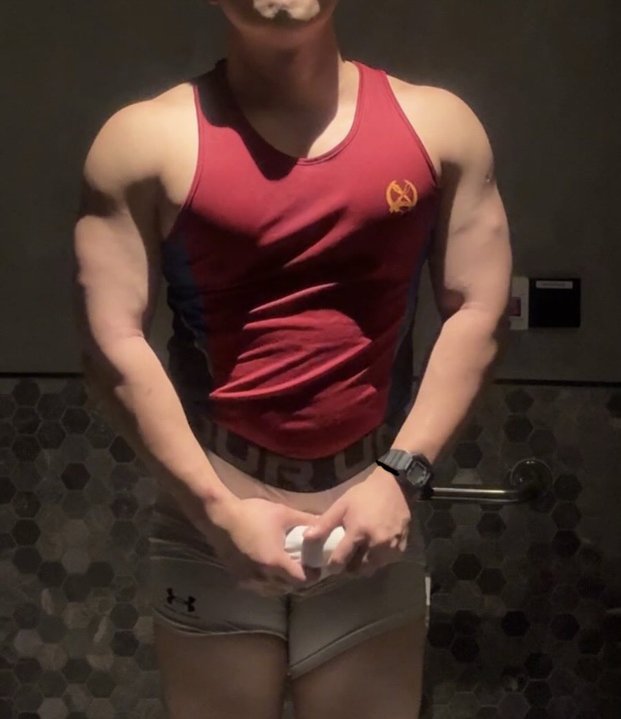 MilitaryNsf's tweet image. Is it just me or most people find guys in ocs singlet are hot ? In my white compression shorts and ocs singlet , how is this combo doing ? Let me know more down the comment section !
