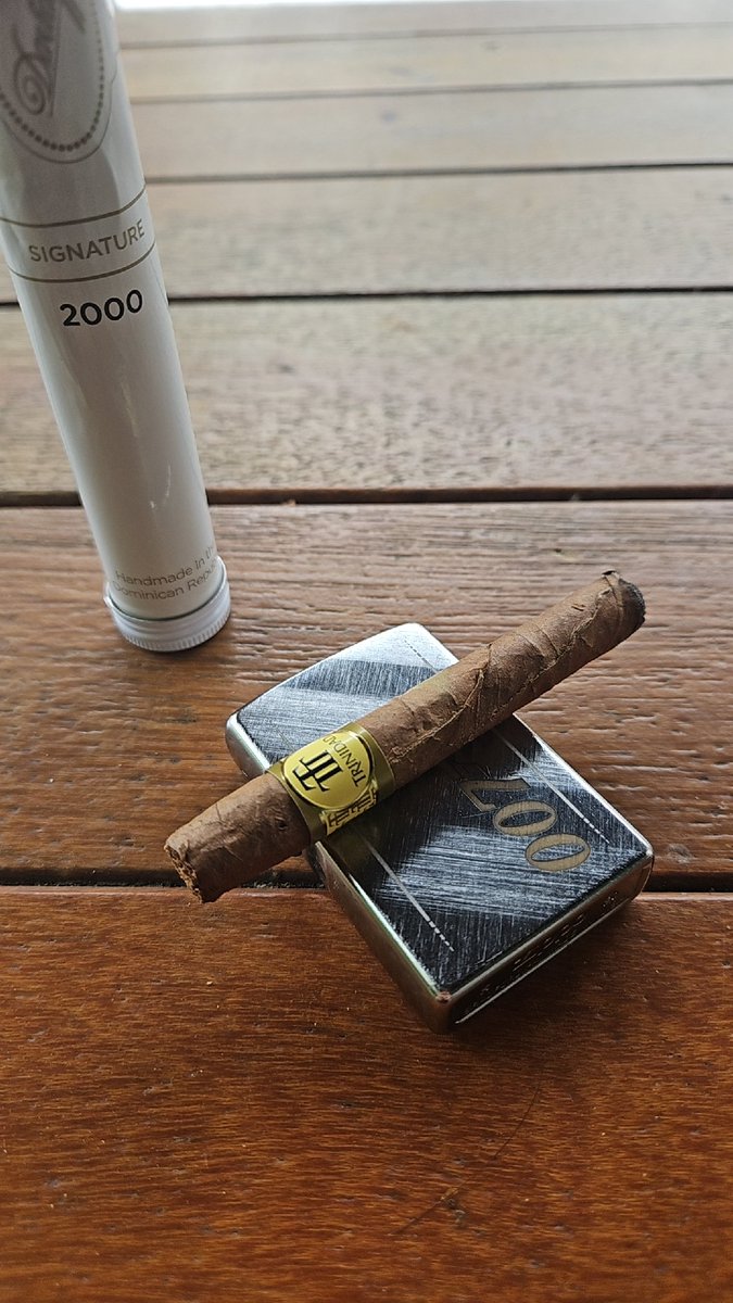2silversta's tweet photo. After Lunch 

#시가 #cigar #Trinidad https://t.co/is0kTbhFee