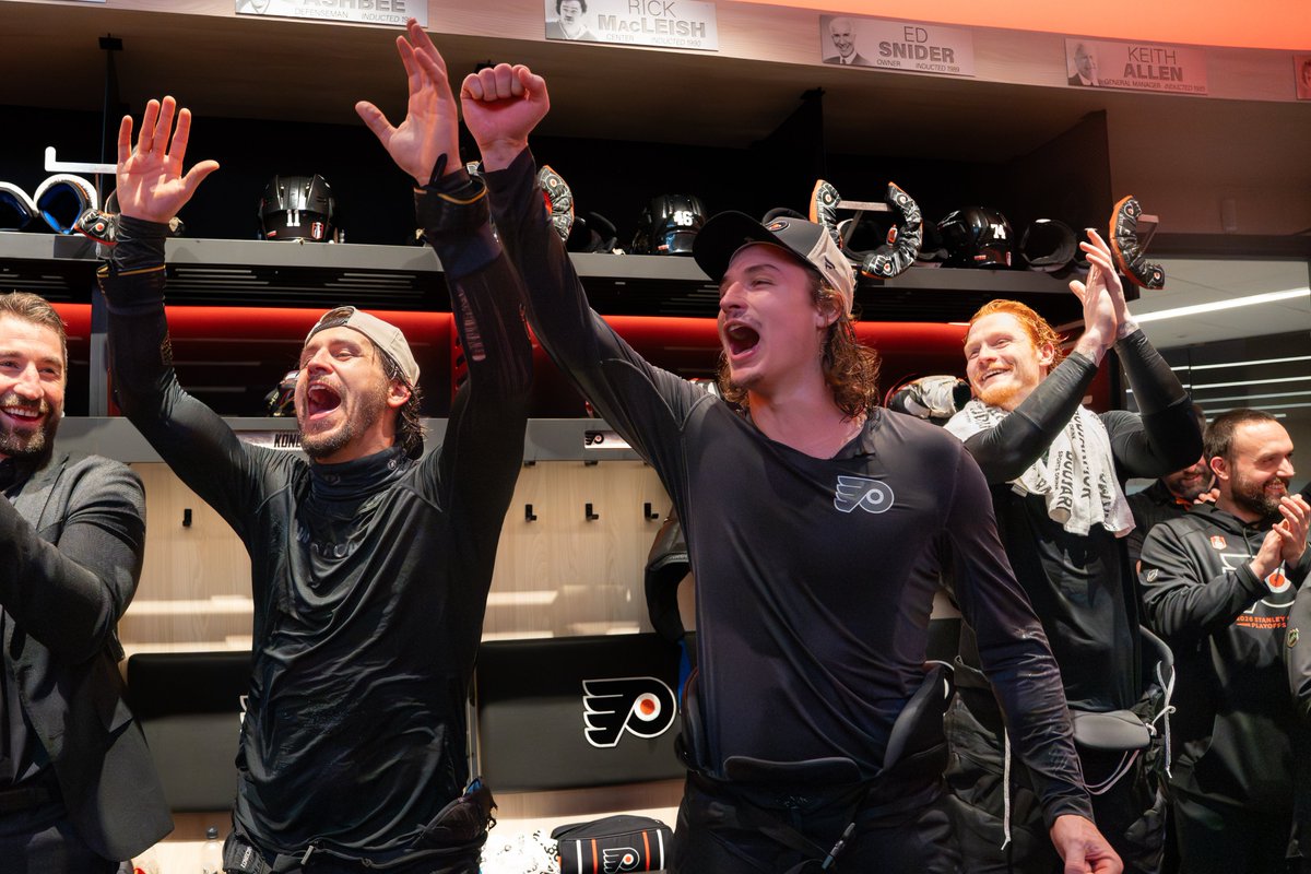 NHLFlyers's tweet photo. If you only knew the power of the Dark Side. 🙌 https://t.co/Dxt41GTOsM