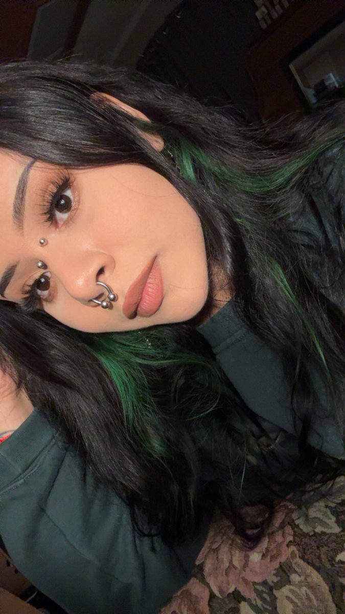 gruesomeee's tweet photo. chubby face right now 🌱🌱🌱 https://t.co/1YrGSsZfZj