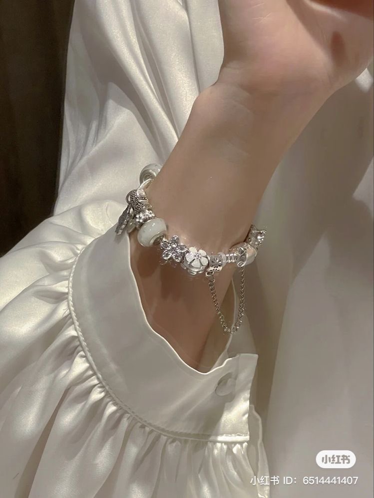 berrymoong's tweet image. 판도라 붐은 다시 온다.
(폴리싱천으로 참을 박박 닦으며)
⠀
#판도라팔찌 #판도라 #pandora