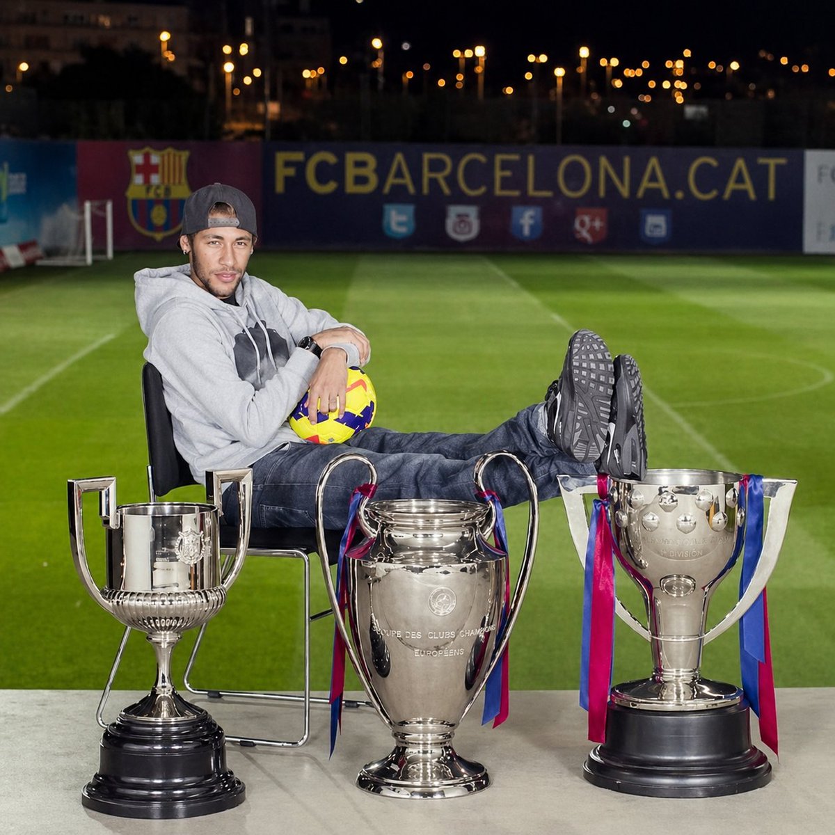 Neymar e a sua tríplice coroa em 2015.