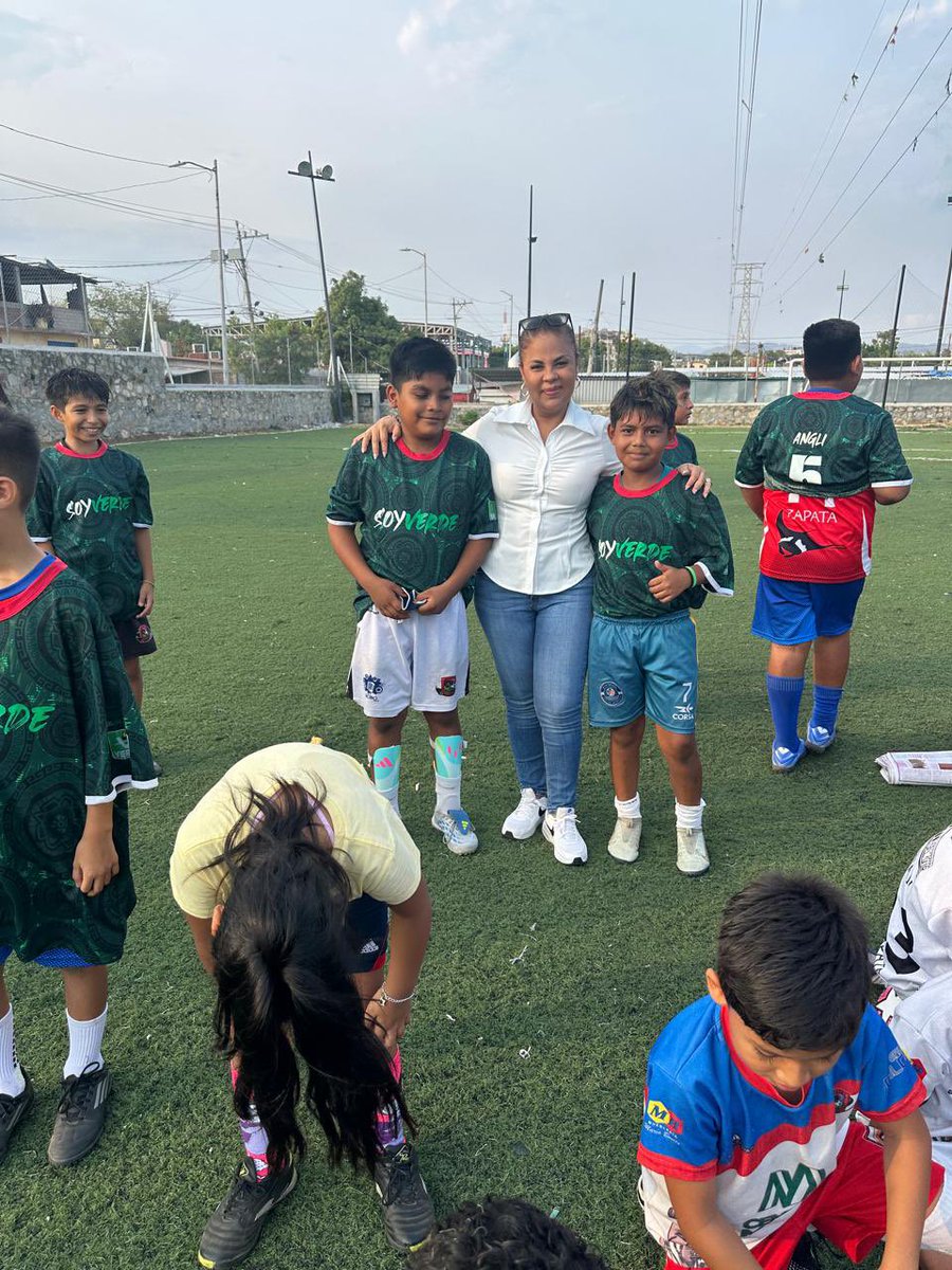 aaangli's tweet photo. que impulsan la disciplina, el trabajo en equipo y el sano desarrollo de nuestras niñas, niños y jóvenes.

Seguiremos apoyando acciones que fortalezcan el deporte y contribuyan a generar espacios de convivencia y armonía para nuestras familias. https://t.co/PvOOmMHXDX