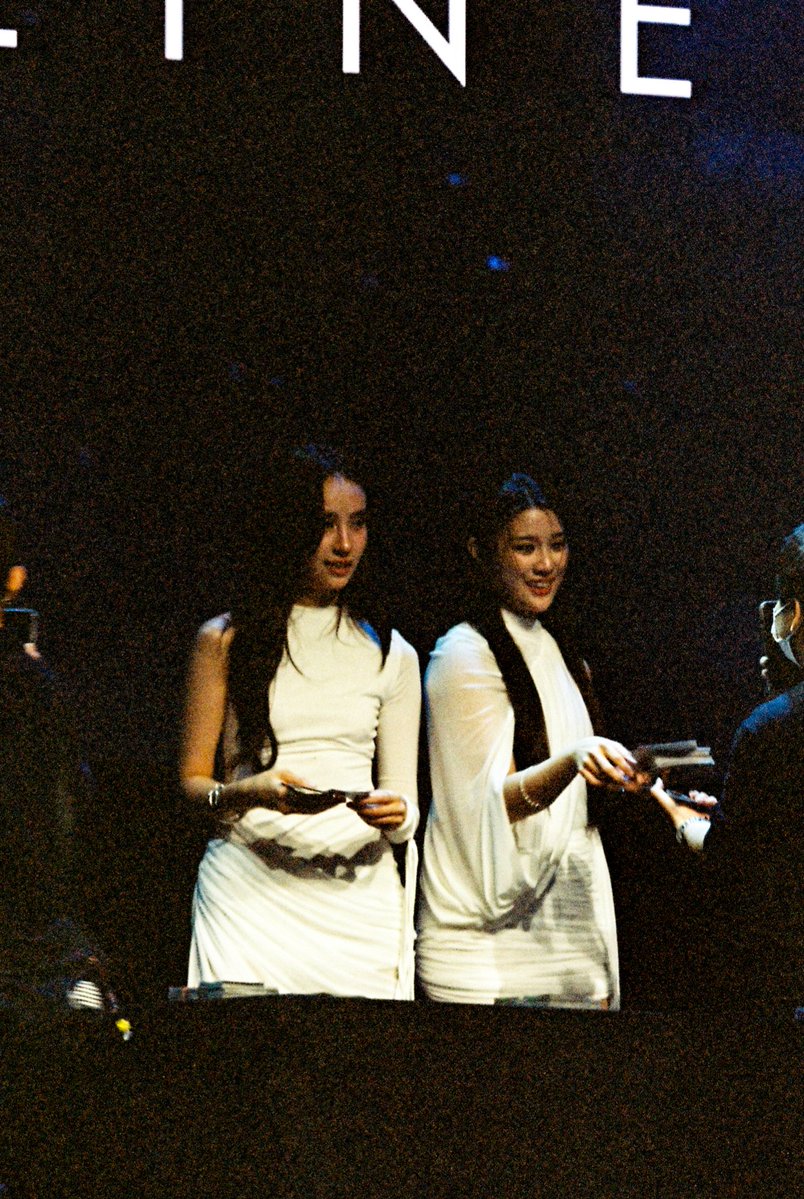 𝔽𝔸ℝ ℕ 𝔸𝕎𝔸𝕐 tweet media