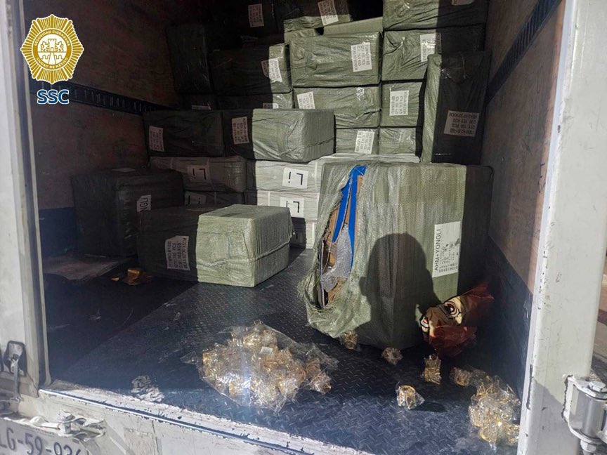 sergiofimbres's tweet image. En la @AlcCuauhtemocMx en #CDMX, autoridades decomisaron cerca de 100 cajas con artículos de fiesta ilegales en la colonia Morelos. 

El #cargamento y el #camión fueron trasladados a la Secretaría de Finanzas en Agrícola Oriental.