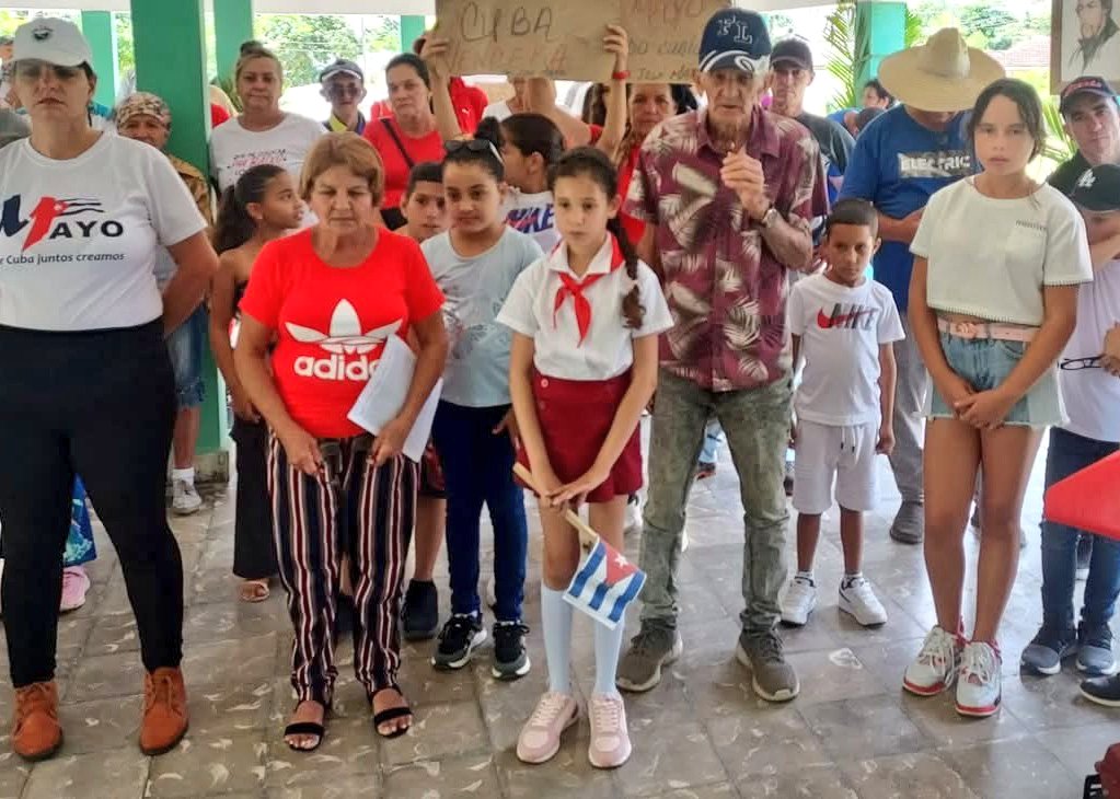 amppcab's tweet photo. Aquí  en el Consejo Popular de Potrerillo  en saludo al Primero de Mayo reafirmamos  el compromiso de seguir produciendo, aportando, creando y prestando servicios   porque #LaPatriaSeDefiende
#Cabaiguán 
#SanctiSpíritusEnMarcha 
@AlexisLorente74 
@LaritzaCon11073 https://t.co/3LeVEj37wI