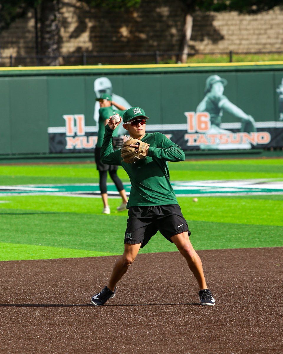 HawaiiBaseball's tweet image. Happy to be home 🏠

#GoBows