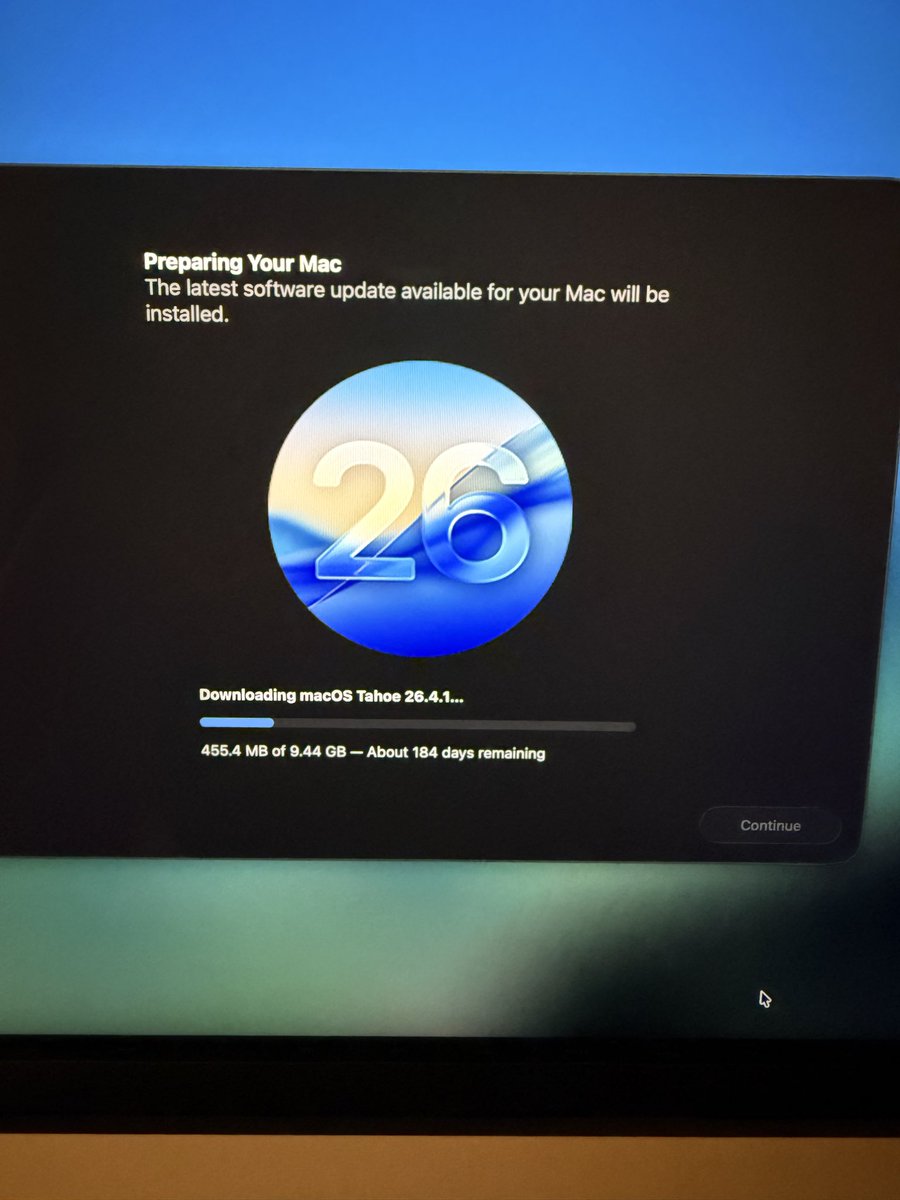 pinkbabble's tweet photo. um, we can wait for 365 days… 😅 #apple #macbookair https://t.co/HaQfsx6Rxk