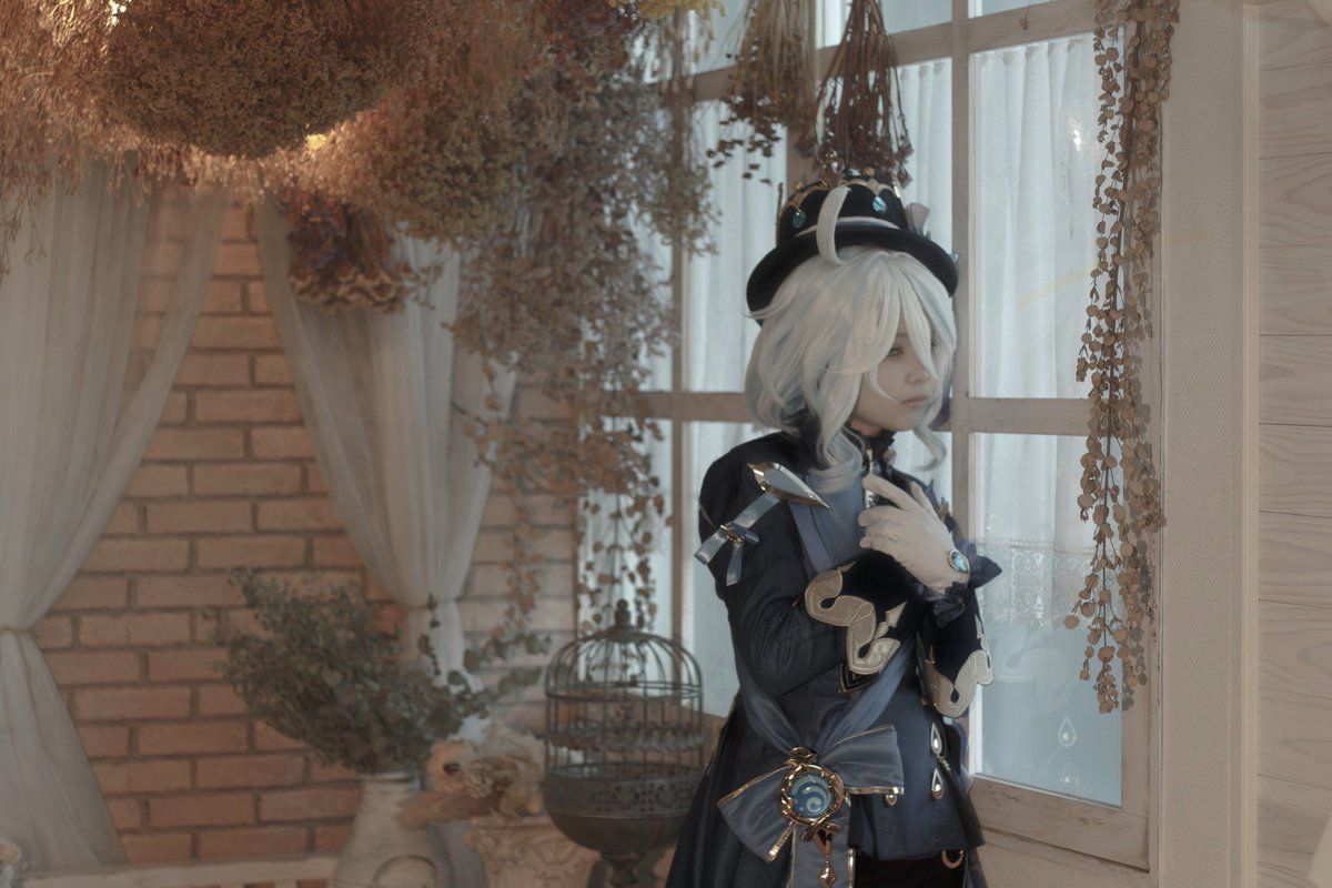 coosmikan's tweet photo. ※cosplay
原神/フリーナ

... to feel blue
_________________________
📸りんこさん
#GenshinImpact   
 #スタジオうえはら https://t.co/C6VsAYiiJn