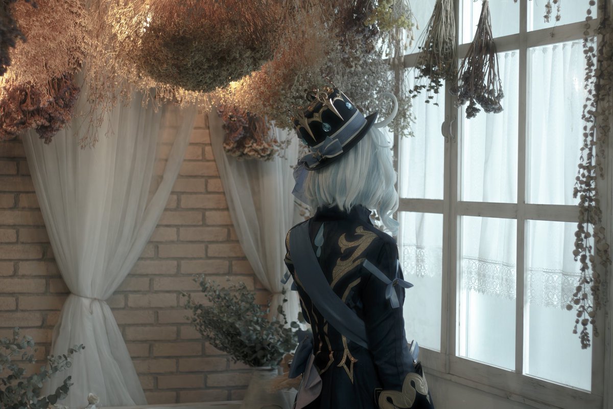 coosmikan's tweet photo. ※cosplay
原神/フリーナ

... to feel blue
_________________________
📸りんこさん
#GenshinImpact   
 #スタジオうえはら https://t.co/C6VsAYiiJn