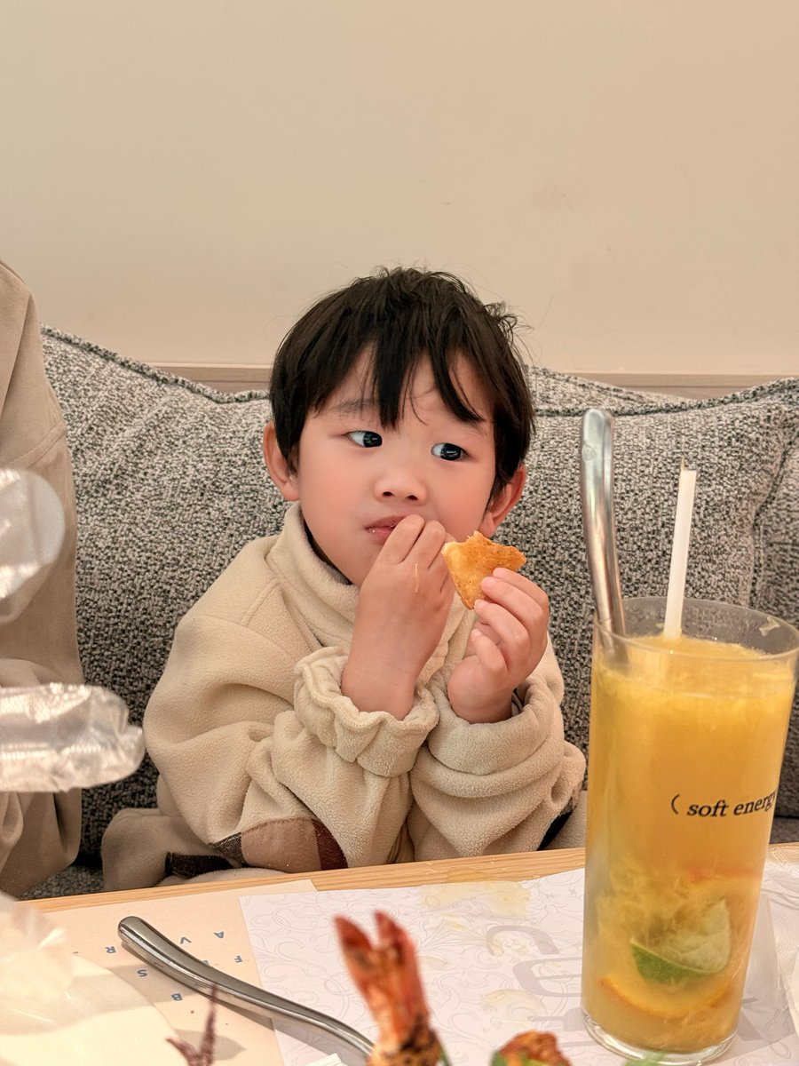 Dinner time with my mini-me ❤️ Nothing beats this quiet moment.