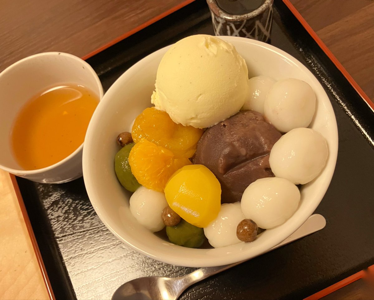 anmitsu962's tweet photo. あんみつさきののクリーム白玉あんみつ😻🤍
白玉大好きなので追加しちゃった( *´艸｀)

お目当ての桜あんみつは売り切れだったけど
池田屋のさくらもちカシュー買えたから
よかった╰(*´︶`*)╯ https://t.co/sPPUtGr0A8