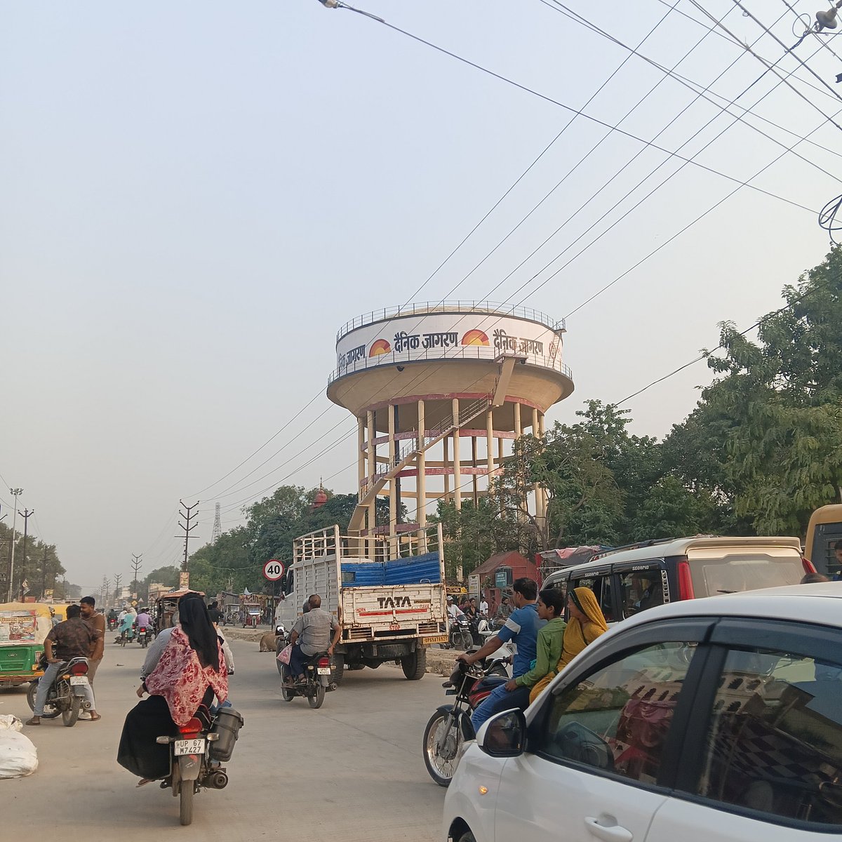 <a href="/uppwdofficial/">Public Works Department, Uttar Pradesh</a>  जिला चंदौली के Mughalsarai GT road पर ये अवैध पानी टंकी भी तोड़कर यहां भी रोड बनाइए निवेदन है जनहित के लिए