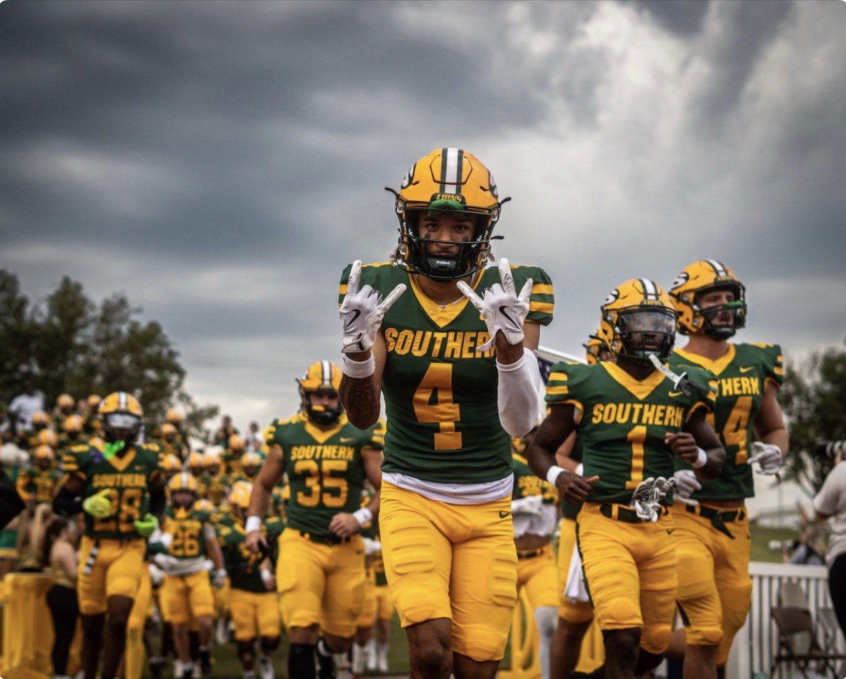 boopie2tuff's tweet image. after a great conversation w/ @FBCoachCarlo 
I am beyond blessed 
to receive my first offer from @MOSOFootball 
@Red_Raven_FB @RylandWidener99 @CoachRich_SFA @CoachYancy_ #AGTG #JUCOPRODUCT