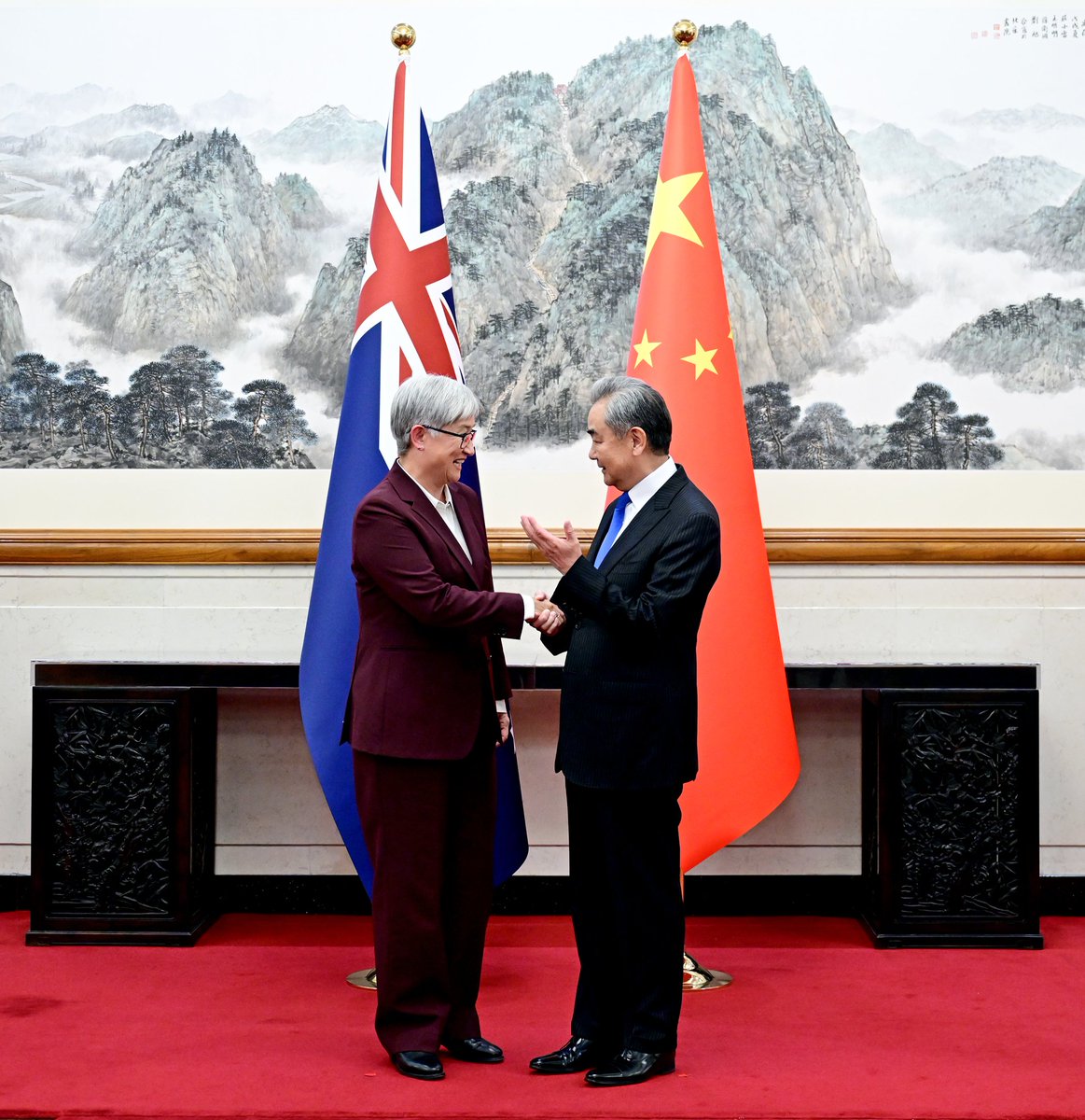 SpoxCHN_LinJian's tweet image. Chinese FM Wang Yi held the eighth China-Australia Diplomatic and Strategic Dialogue with Australian FM Penny Wong in Beijing.

#China is ready to work with #Australia to strengthen communication and coordination, deepen mutually beneficial cooperation, consolidate the positive