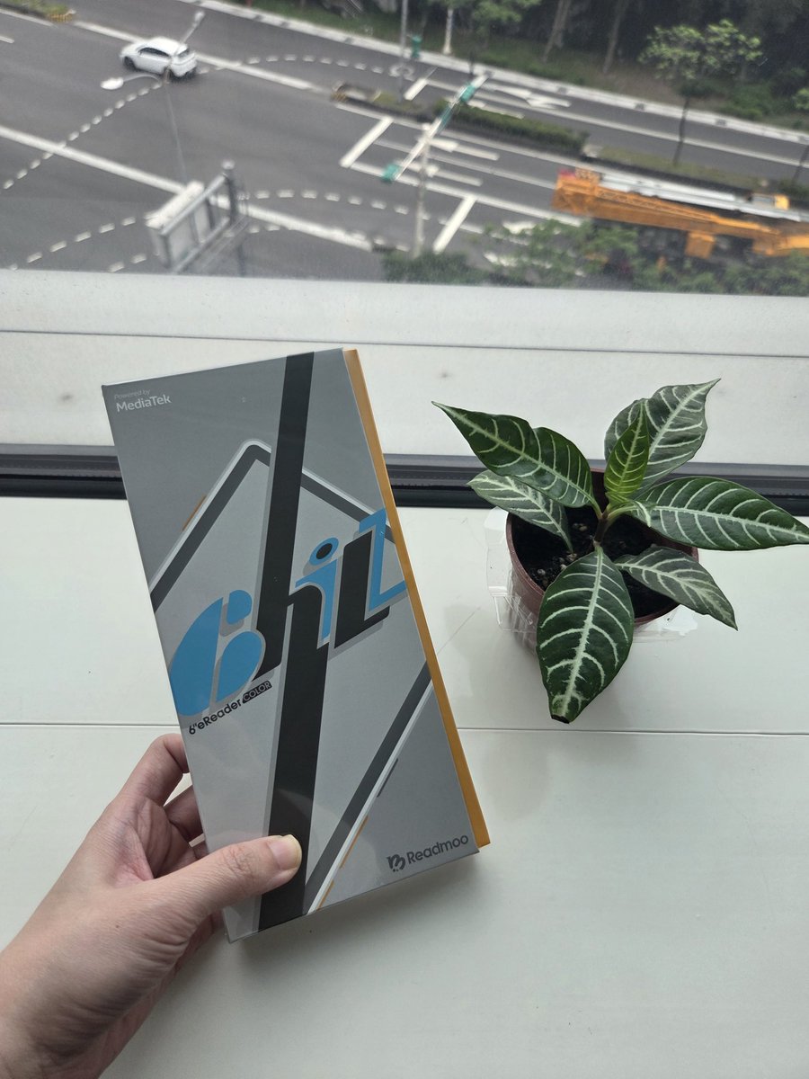 Howcan's tweet image. 換我來開箱新玩具
mooInk #chill 
比我的手機還要輕