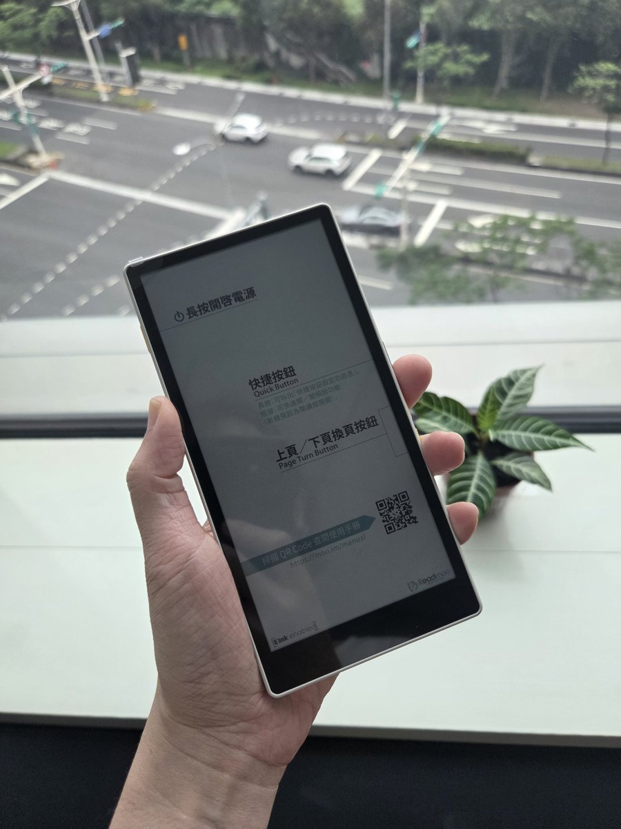 Howcan's tweet image. 換我來開箱新玩具
mooInk #chill 
比我的手機還要輕