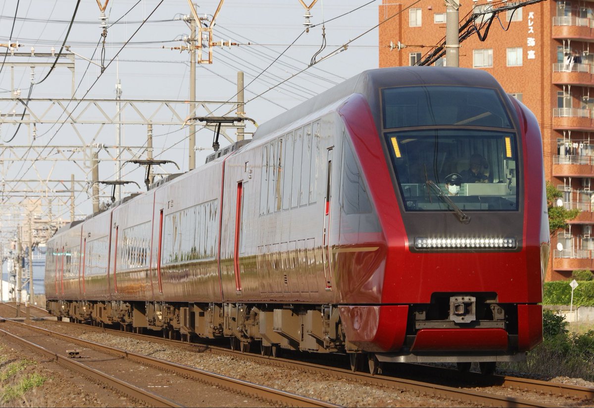 takkin_engine_d's tweet photo. 4/28 067レ
特急 ひのとり 難波行き80000系HV03
フラッグシップとも言えるひのとり。でもしまかぜもか…
とにかくカッコイイ👍
#067レ
#80000系
#HV03
#ひのとり
#近鉄運用 https://t.co/QHRfumUrLF
