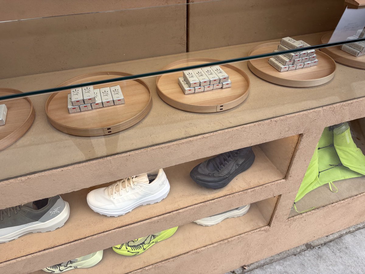5B0vg's tweet image. アークテリクスTRAIL HUB TAKAO🗻

ランチ後の、茶屋アークテリクスへ！

バードの羊羹食べれなかった😢

また行こう！

#ARC’TERYX