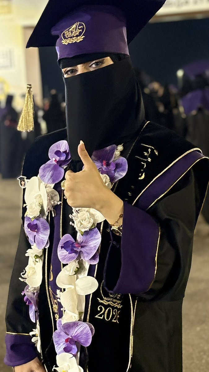 دَلال. tweet media