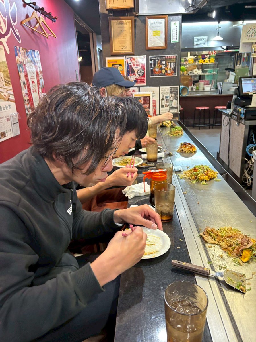 日曜日は初の広島でステージに立たせていただきました！！

生憎の天気の中たくさんの方が足を止めてくださいましたー！！

広島あったけぇー！！

ありがとうございました！！