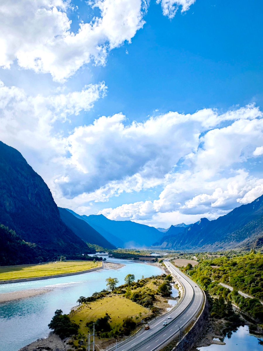 lho90287510's tweet image. 走最美318国道，沿雅鲁藏布河谷，奔赴藏地无尽山野
#Travel along G318 National Highway.