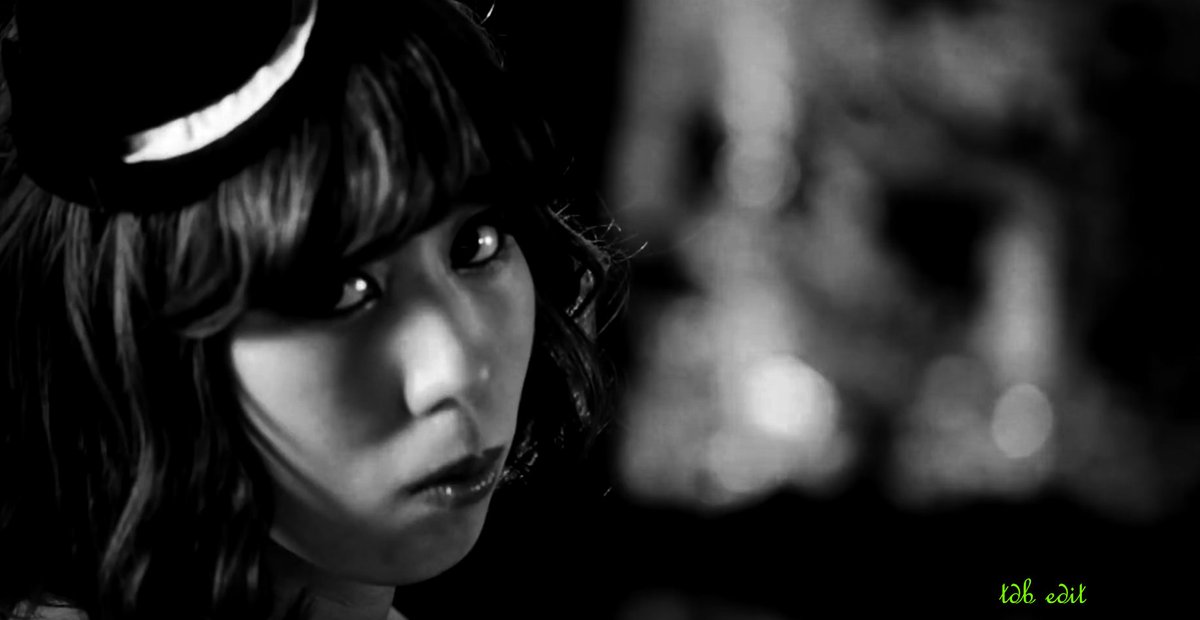 ElectricKo86874's tweet image. Another Thunder Thorsday rolls around :) 
Akane in black and white.
Will Tiny Hat ever come back?
#bandmaid #jrock