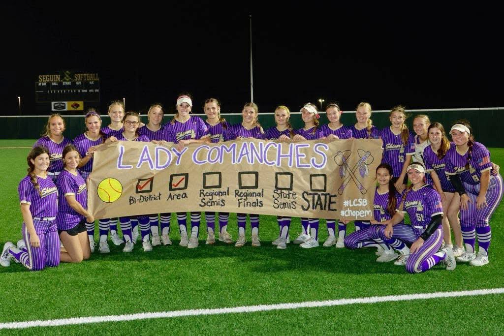 Camille_Cowan's tweet photo. Round 2 ✔️
Took down Falls City tonight  in two 💜💛

Batted .500 across 2 games
2 triples, 1 single, 4 RBIs

On to Round 3 next week… #RoadToState #TakeState 
@HalataBrian @GrahmannMichael @BombersLonestar @CoastRecruits @SoftballDown https://t.co/f2ysDDlpgs